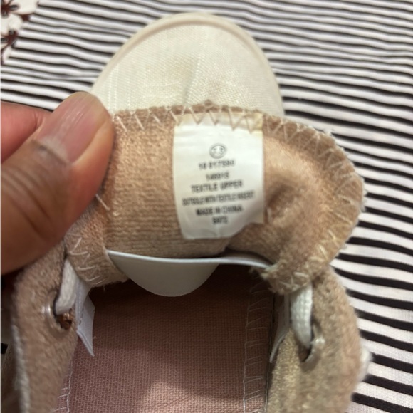 Tommy Bahama Cream sneakers - Picture 6 of 8